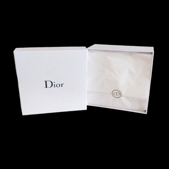 Empty AUTHENIC Dior White Pebbled box w/Black Lettering - Picture 1 of 5